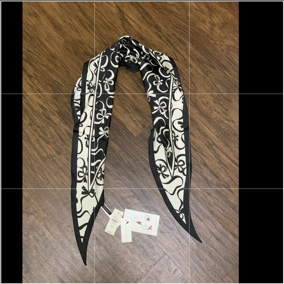 Talbots swirly bows Diamond scarf - Picture 13 of 16